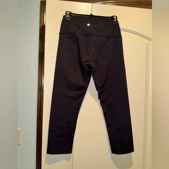 Lululemon Athletica Black Wunder Under Leggings 23’ - Picture 2 of 2